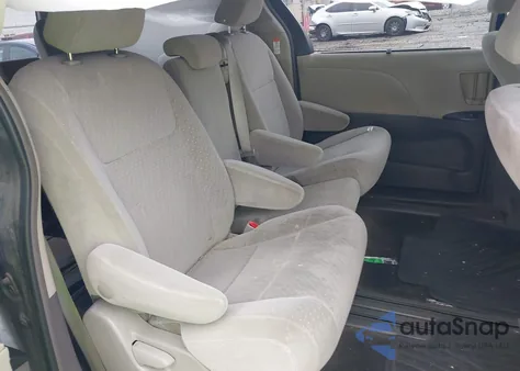 2018 Toyota Sienna Le 8 Passenger из США, поврежденный, VIN 5TDKZ3DCXJS957822